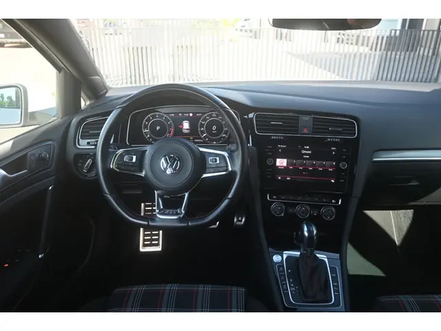 Volkswagen Golf 2.0 TSI GTI Perf. 2018 Benzine 15