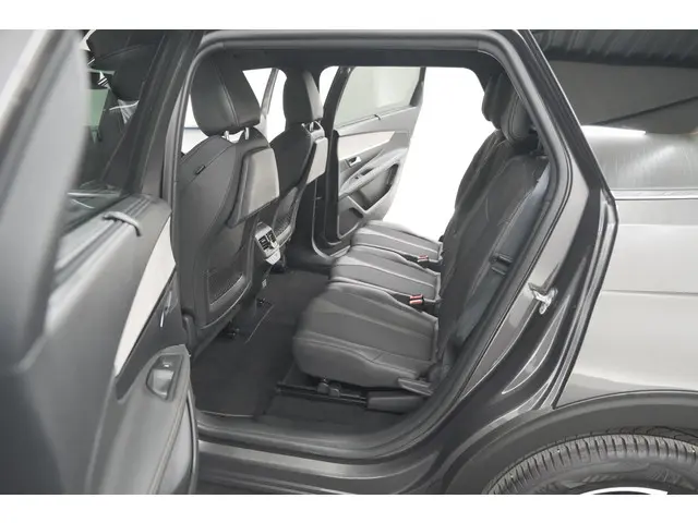 Peugeot 5008 PureTech 130 EAT8 GT 2023 Benzine 26