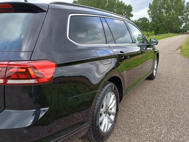 Volkswagen Passat Variant 1.5 TSI Business 2023 Benzine 16