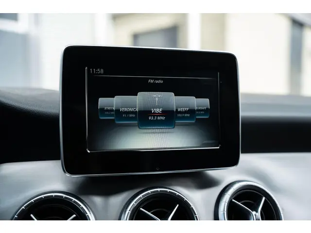 Mercedes-Benz CLA 180 AMG 2015 Benzine 32