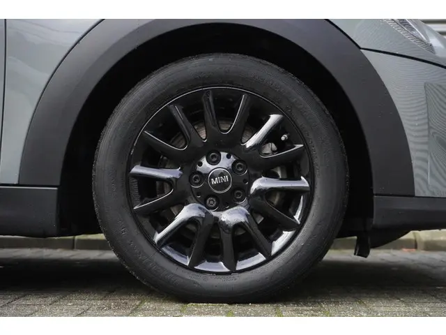 MINI 5-Deurs One 2022 Benzine 6