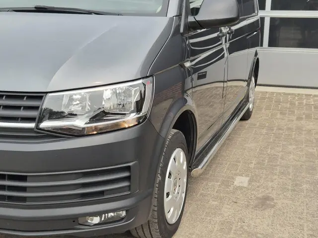Volkswagen Transporter 2.0 TDI L2H1 2017 Diesel 21