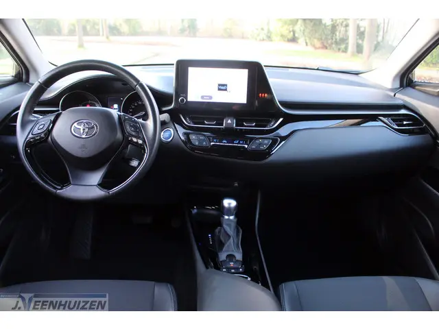 Toyota C-HR 1.8 Hybrid Dynamic 2023 Hybride Benzine 3