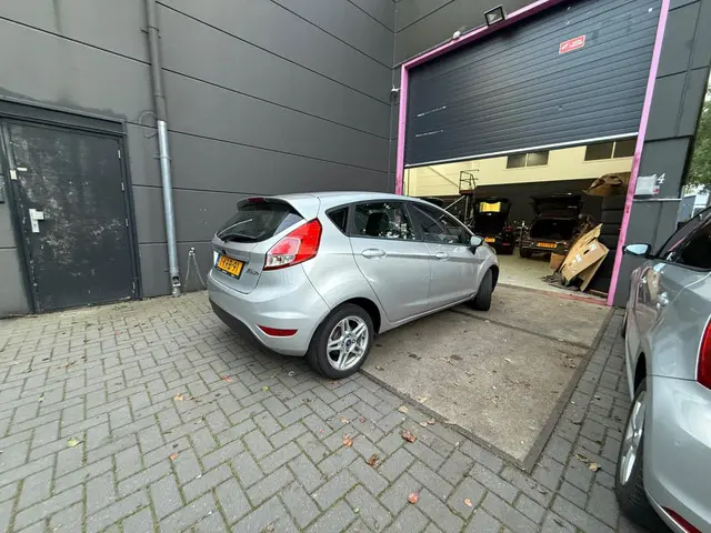 Ford Fiesta 1.0 Style Nap/Airco/Lmv 2013 Benzine 5