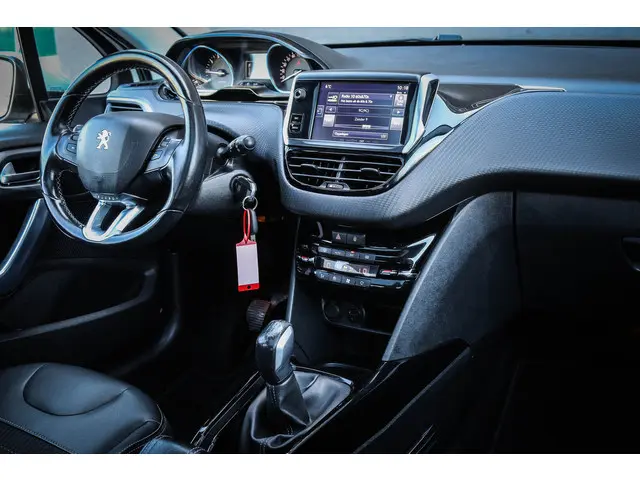 Peugeot 2008 1.2 PureTech Allure 2017 Benzine 8