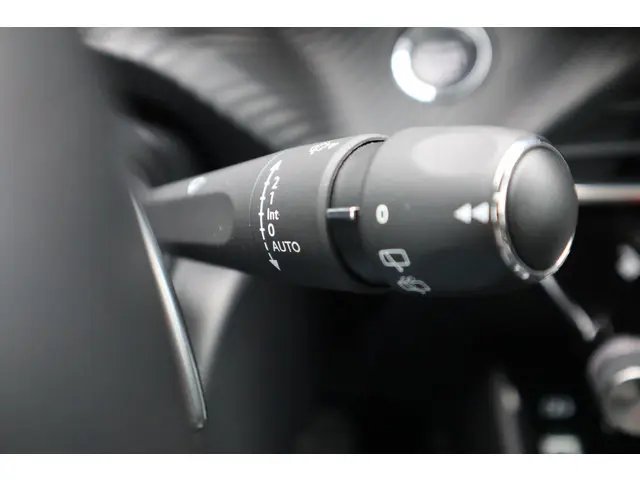 Peugeot 208 1.2 PURETECH ALLURE-PACK SKY 2020 Benzine 34