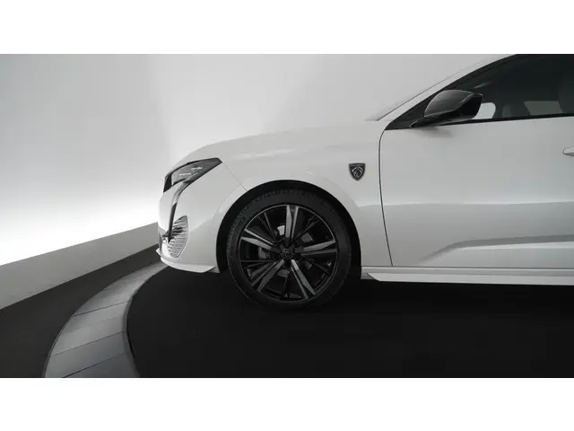 Peugeot 308 PureTech 130 GT Pack Business 2022 Benzine 24