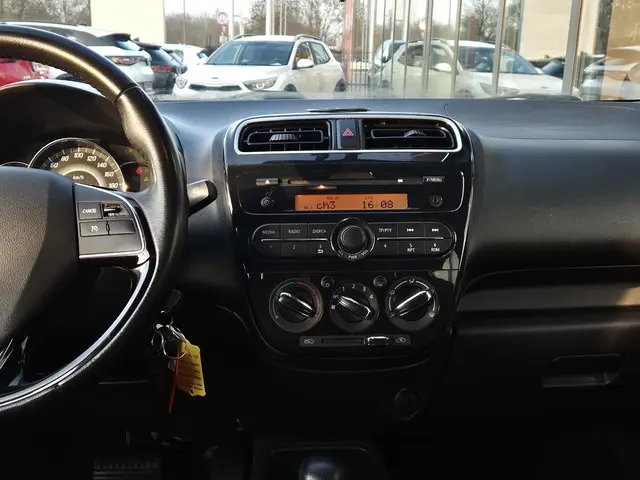 Mitsubishi Space Star 1.2 Life 2017 Benzine 10