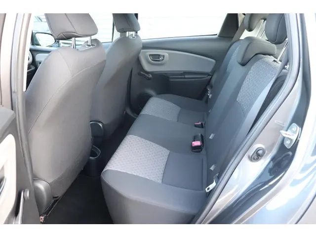 Toyota Yaris 1.3 VVT-i Aspiration, 2015 Benzine 12