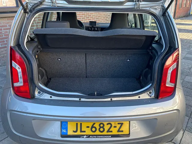 Volkswagen up! 1.0 high up! BlueMotion 2016 Benzine 7