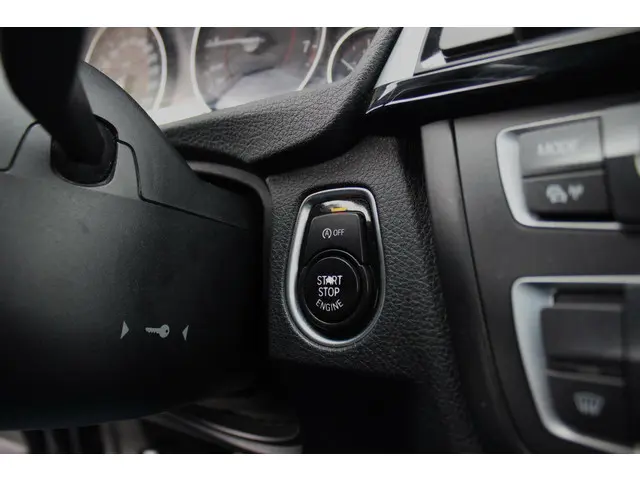 BMW 3 Serie 316i Executive 2013 Benzine 27