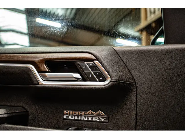 Chevrolet Silverado High Country 6.2 V8 2024 LPG/Gas 19