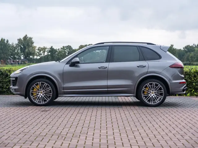 Porsche Cayenne 4.8 Turbo S 2015 Benzine 3