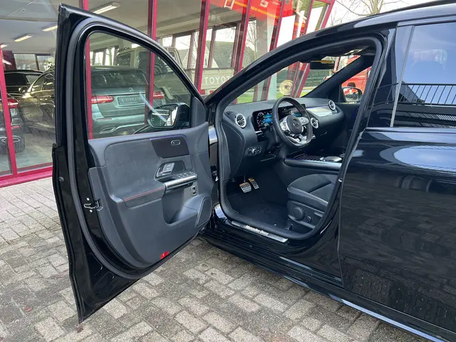 Mercedes-Benz B-Klasse 180 AMG Line 2023 Benzine 9