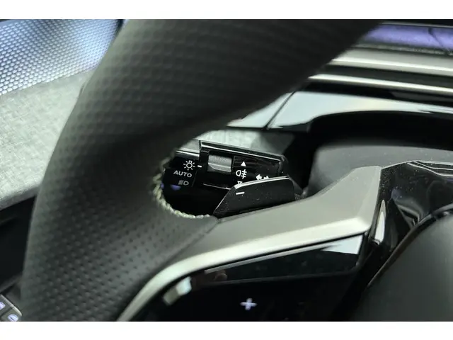 Peugeot 3008 1.2 Hybrid 136 GT 2025 Hybride Benzine 34