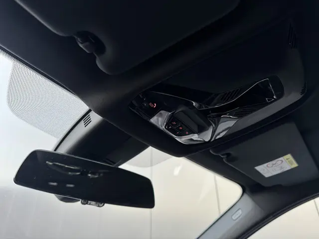 BMW 1 Serie 118i Executive Edition M 2020 Benzine 31