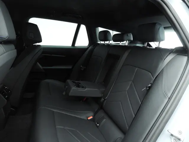 BMW i5 Touring eDrive40 2025 Elektrisch 8