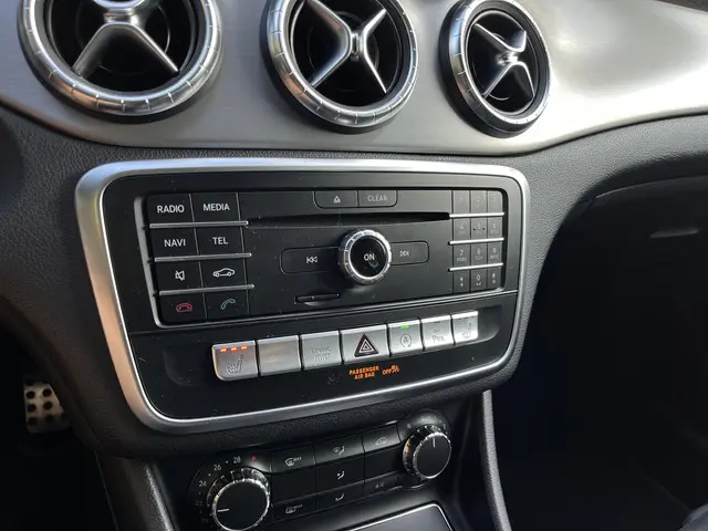 Mercedes-Benz CLA 180 AMG Line 2017 Benzine 12