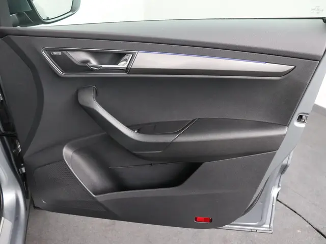 Škoda Karoq 1.0 TSI Style Business 2019 Benzine 31