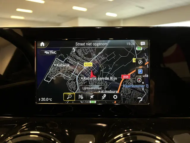 Mercedes-Benz GLA 180 2021 Benzine 17