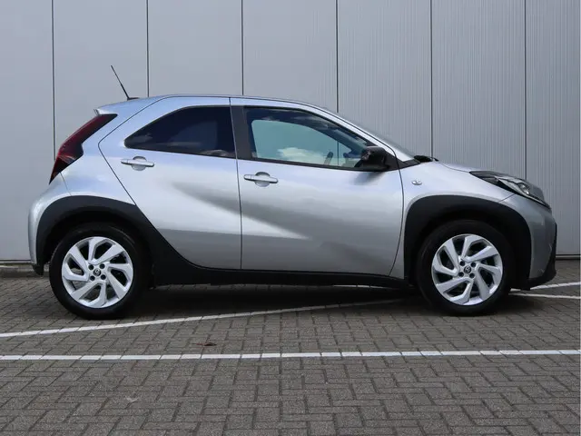 Toyota Aygo X 1.0 VVT-i 2023 Benzine 17