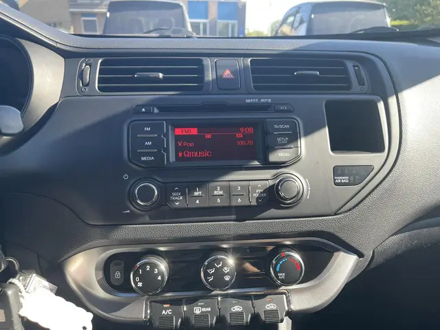 Kia Rio 1.2 l AIRCO l ELEK. RAMEN l RIJKLAAR! 2013 Benzine 8