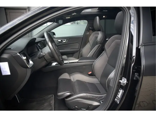 Volvo V60 2.0 B3 R-Design 2020 Hybride Benzine 27