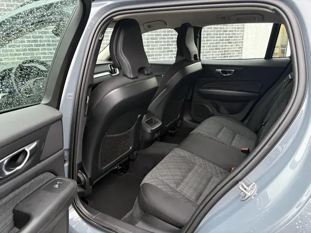 Volvo V60 B3 Essential 2023 Benzine 8