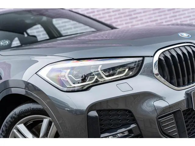 BMW X1 xDrive25e High Executive 2022 Hybride Benzine 6