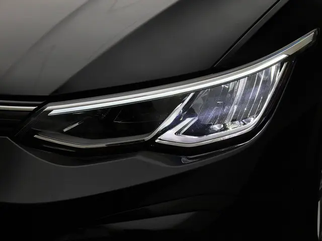 Volkswagen Golf 1.5 eTSI 130pk DSG R-Line 2024 Benzine 34