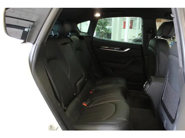 Maserati Levante 2.0 Hybrid Executive 2022 Benzine 18