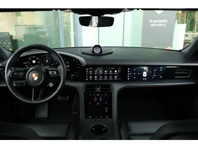 Porsche Taycan GTS 93 kWh 2023 Elektrisch 19