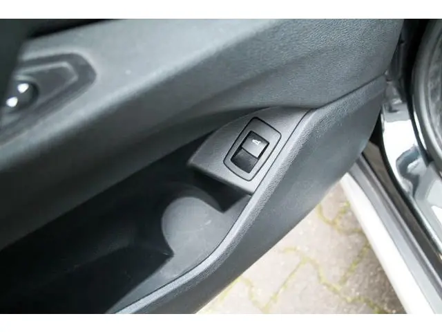 BMW X1 sDrive20i VDL Nedcar Edition 2020 2020 Benzine 18