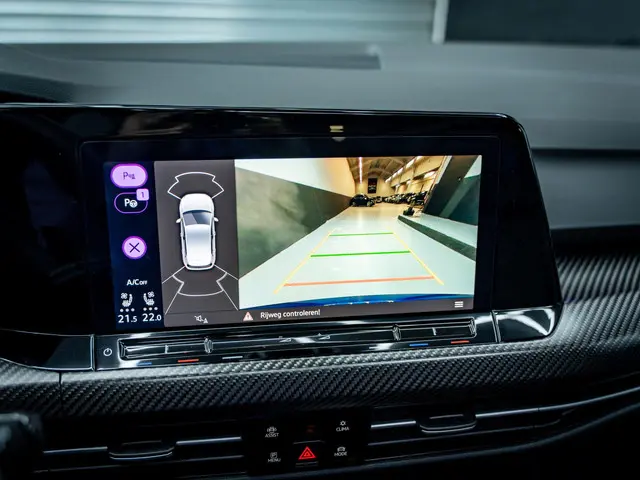 Volkswagen Golf 2.0 TSI R 4Motion 2024 Benzine 38