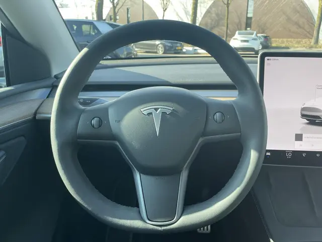 Tesla Model Y Performance AWD 75 kWh 2023 Elektrisch 13