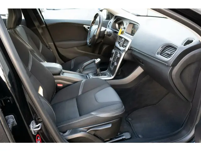 Volvo V40 T4 Momentum | Trekhaak | Xenon 2015 Benzine 20