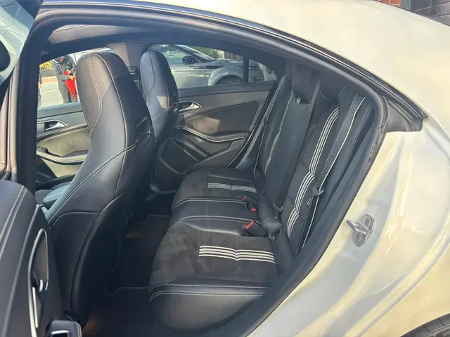 Mercedes-Benz CLA 180 AMG EDITION PANO NAP 2017 Benzine 18