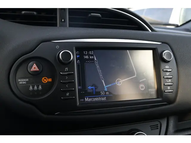 Toyota Yaris 1.5 Hybrid Premium 2017 Hybride Benzine 19