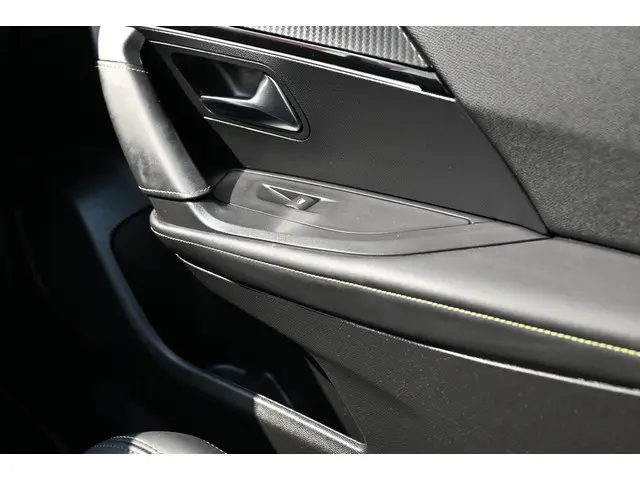 Peugeot 2008 1.2 Hybrid 136 GT 2024 Hybride Benzine 49