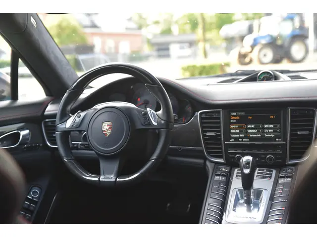 Porsche Panamera 4.8 GTS 2012 Benzine 27