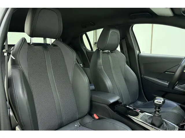 Peugeot 208 1.2 PureTech GT 2021 Benzine 13