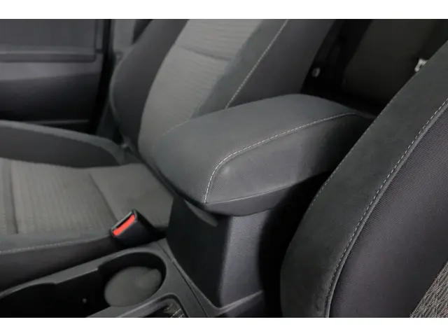 Toyota Auris 1.8 Hybrid Energy Plus 2018 Hybride Benzine 26