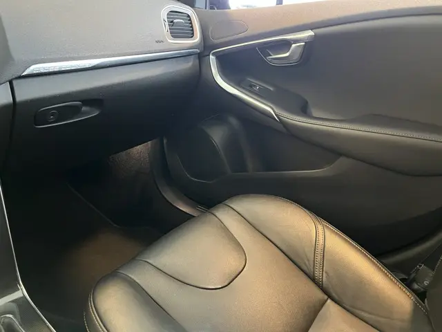 Volvo V40 Cross Country T3 Polar+ Luxury 2019 Benzine 33