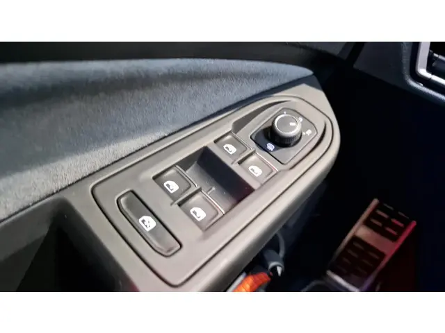 Volkswagen Golf 1.5 eTSI R-Line 2022 Benzine 16