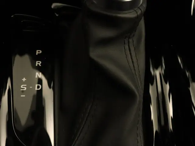 Toyota C-HR 2.0 Hybrid Bi-Tone 2020 Hybride Benzine 44