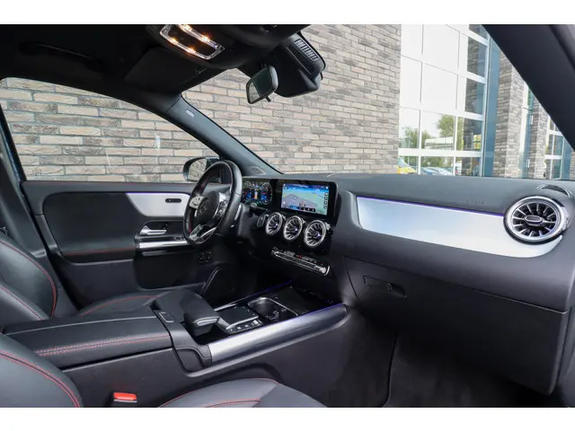 Mercedes-Benz GLA 250 e AMG Line 2022 Hybride Benzine 13