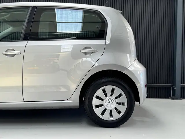 Volkswagen up! 1.0 BMT up! Parkeersensoren 2017 Benzine 8