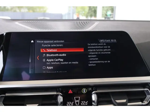 BMW 3 Serie 320i High Executive 2019 Benzine 18