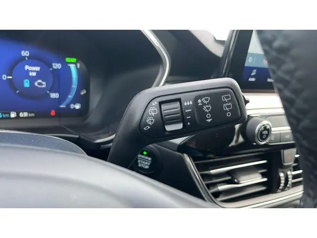 Ford Kuga 2.5 PHEV Titanium 2024 Hybride Benzine 29