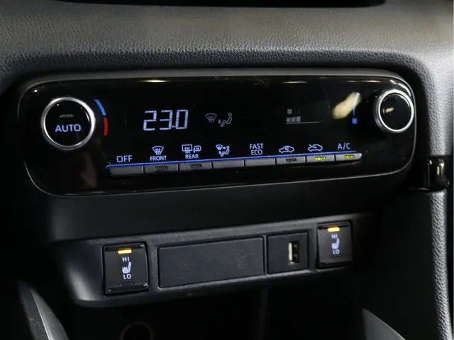 Toyota Yaris 1.5 Hybrid Dynamic 2021 Hybride Benzine 16